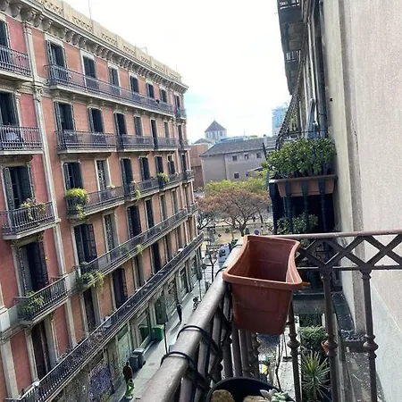 Habitacion Grande Y Luminosa En Las Ramblas Appartement