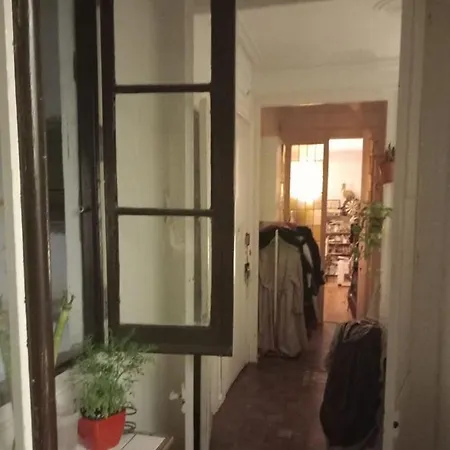 Habitacion Grande Y Luminosa En Las Ramblas Appartement *